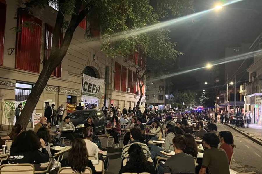 Docentes y estudiantes universitarios realizarán clases públicas frente al departamento de Adorni en Caballito