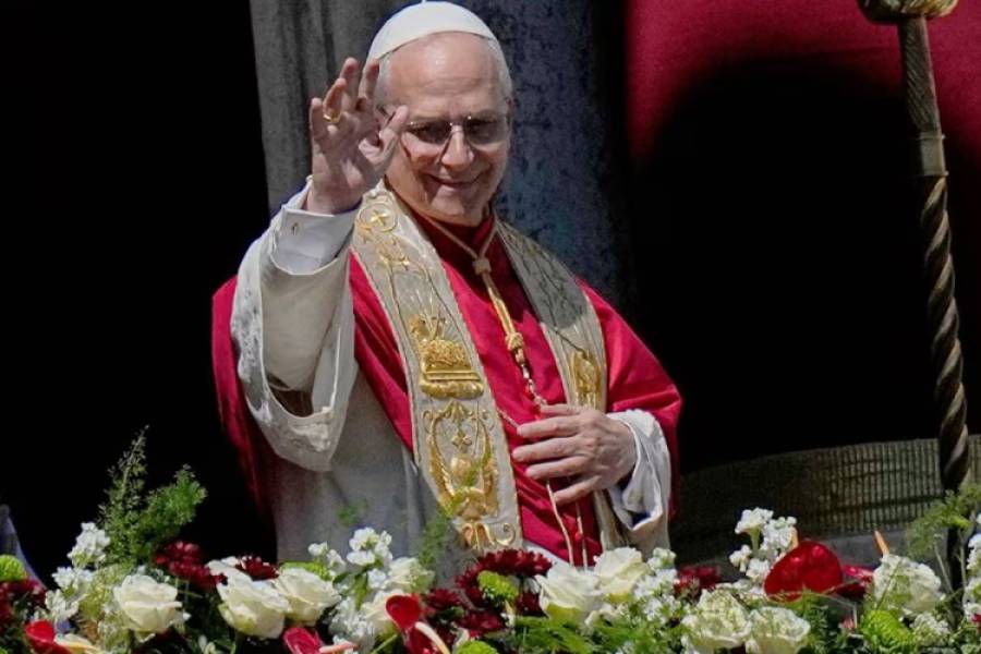 León XIV celebró su primera misa de Pascua como papa y lanzó una advertencia sobre la guerra en Medio Oriente