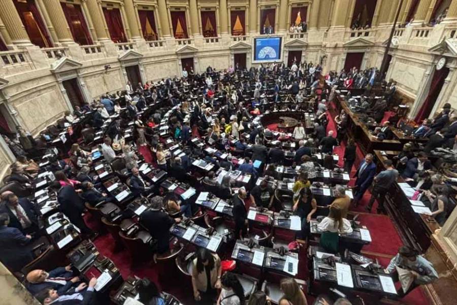 El Gobierno acelera la actividad en el Congreso para retomar la agenda y salir del caso Adorni