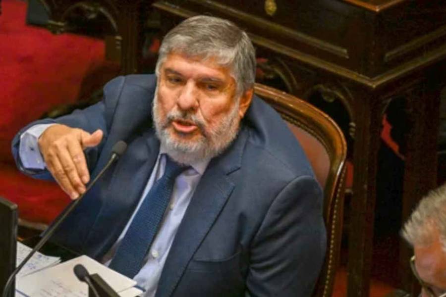 José Mayans exige abrir juicio político contra Milei: “No entiende un carajo y está pirado”