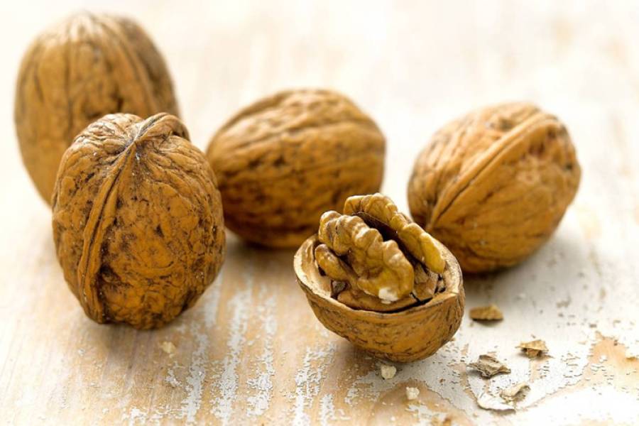 Cuántas nueces se recomienda comer por día para disminuir el colesterol