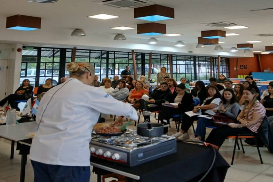 Sabores y cultura: la cocina turca cautivó al Comedor Universitario 