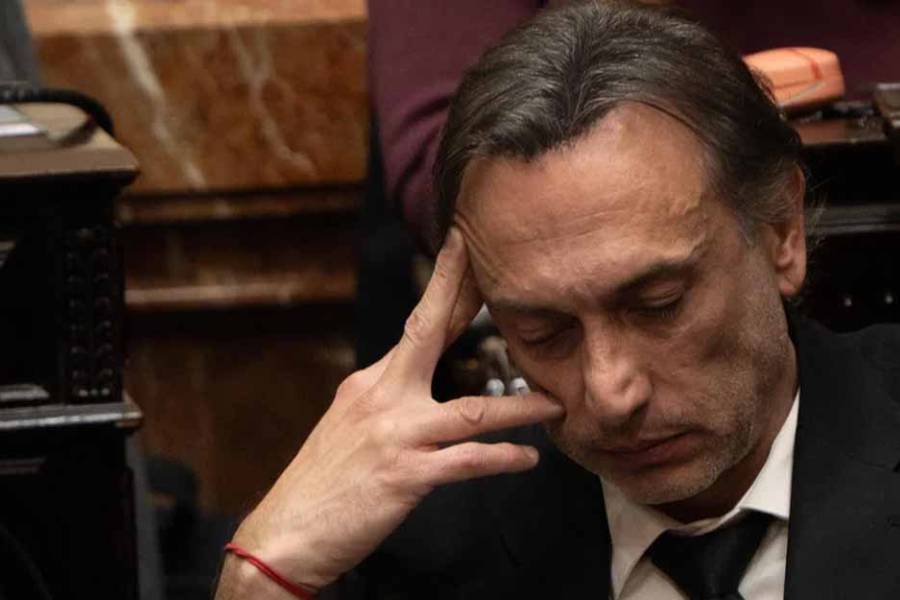 Quién es y cuánto cobra el diputado libertario que se durmió en el Congreso