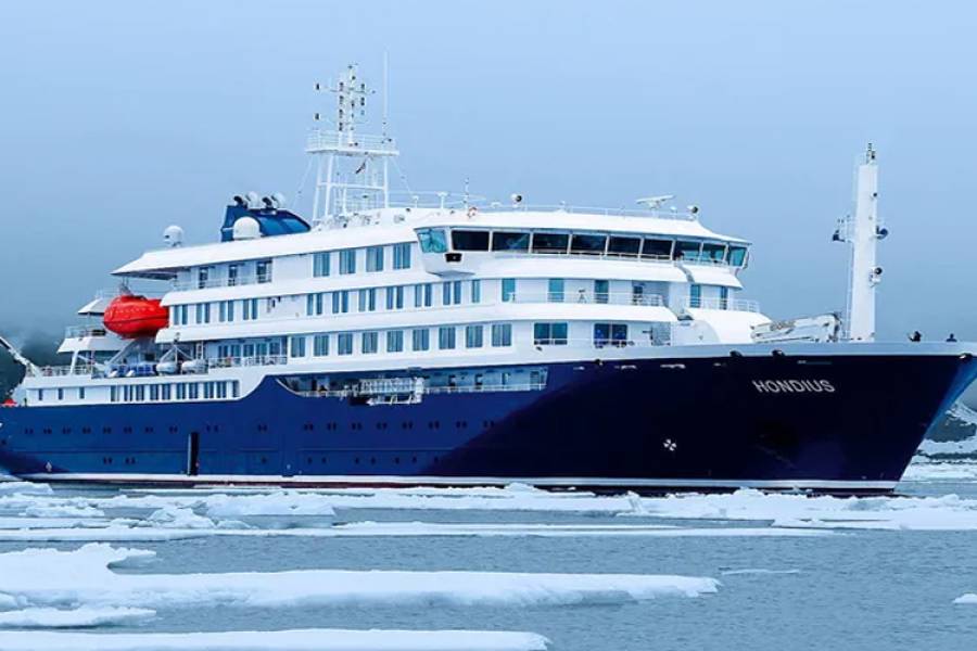 El crucero con casos de hantavirus llegó a Canarias y habló el único argentino a bordo