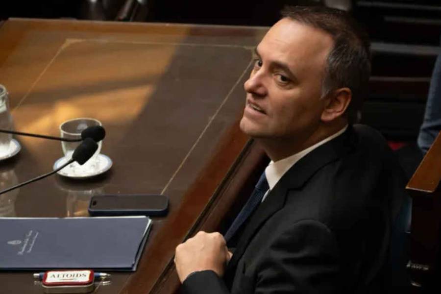 El Gobierno negocia con gobernadores y cree que no habrá quórum en la sesión para interpelar a Manuel Adorni