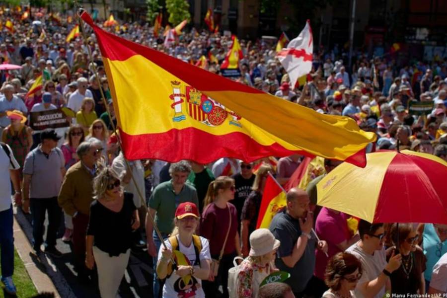 Una multitud copó las calles de Madrid para exigir la renuncia de Pedro Sánchez