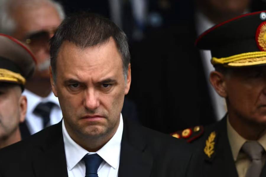 Manuel Adorni renunció después de tres meses de escándalo por su patrimonio