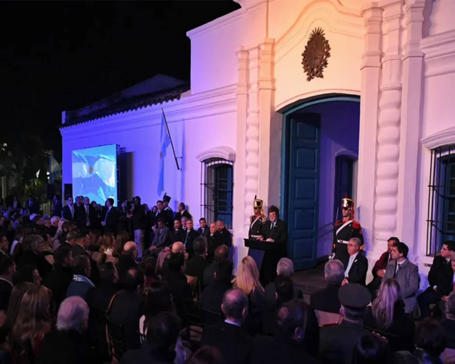 Javier Milei encabezó la vigilia del 9 de Julio y agradeció a gobernadores