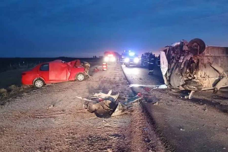 Córdoba: dos muertos tras el choque entre un auto y un minibús que trasladaba a un equipo de fútbol infantil