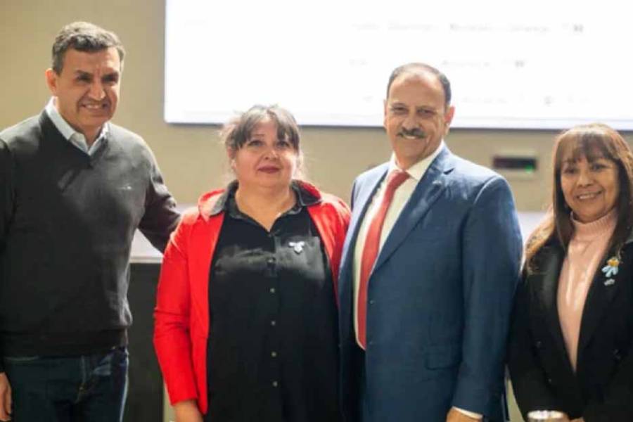 Docentes amenazan con no volver a clases y Quintela no cierra el conflicto