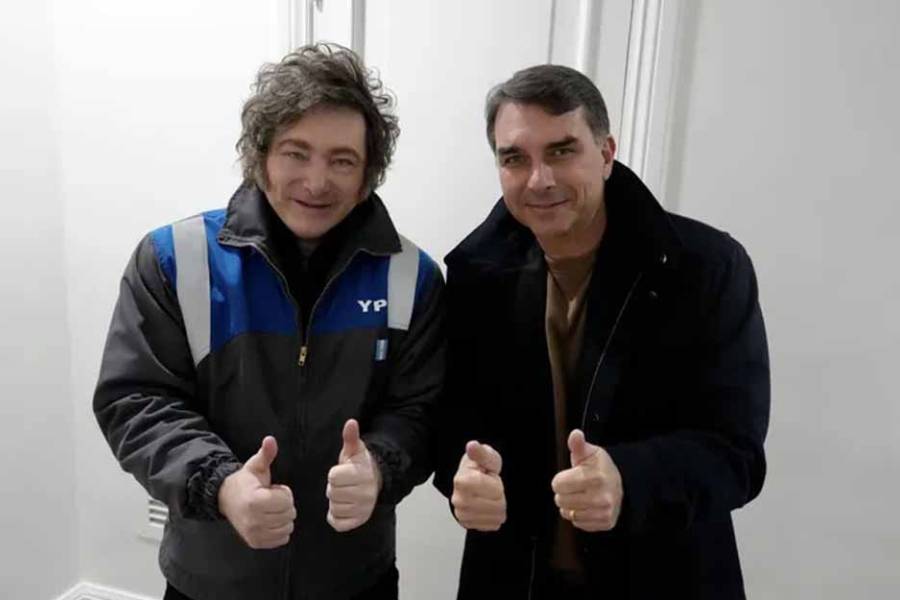 Javier Milei viaja este viernes a Brasil, apoyará a Flávio Bolsonaro y da inicio a su gira por Sudamérica
