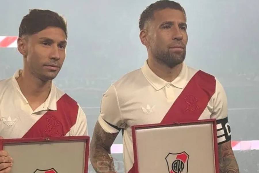 Nicolás Otamendi debutó con ovación en River y fue condecorado junto a Gonzalo Montiel