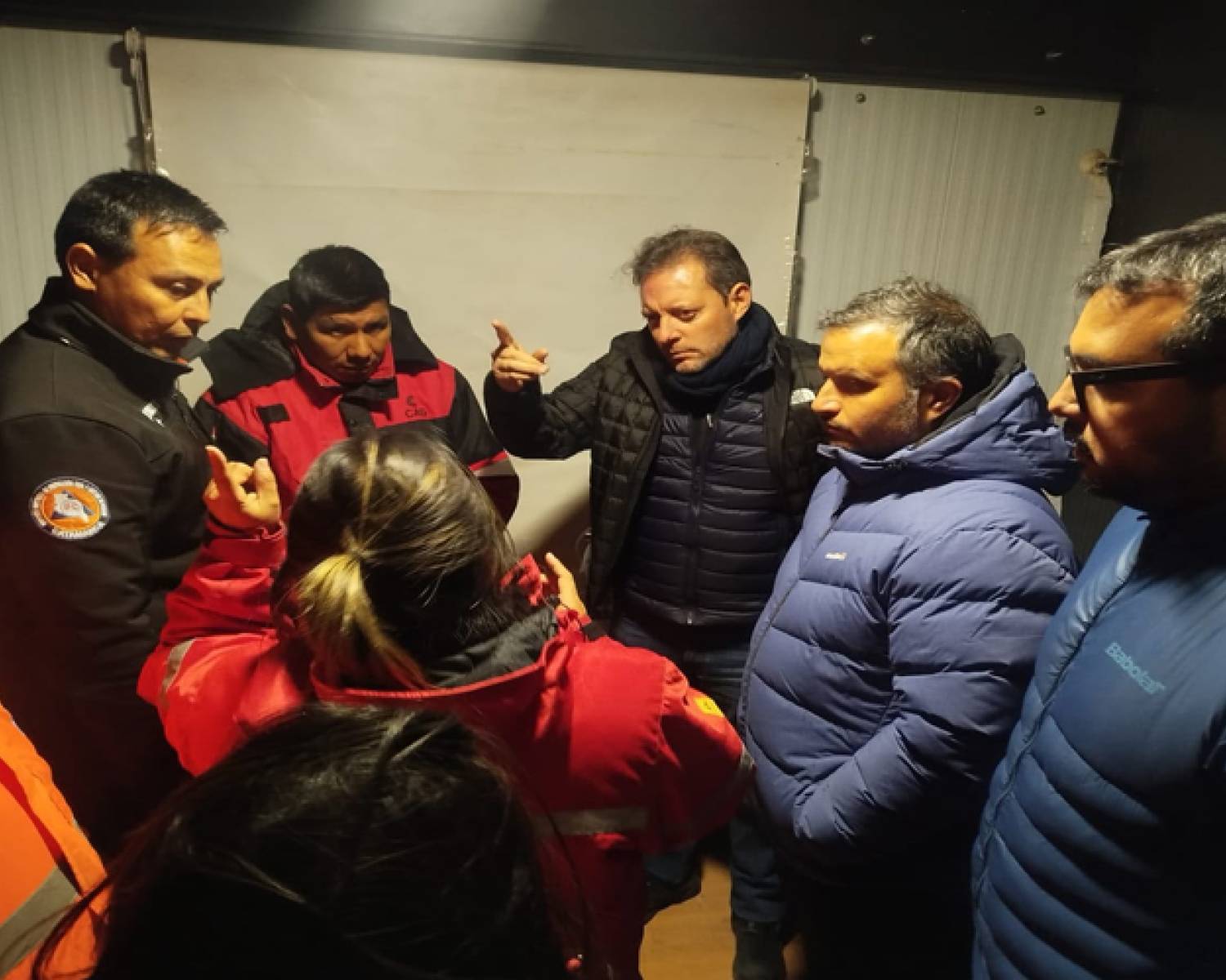 El ministro Natella supervisa el operativo de rescate de turistas en la cordillera