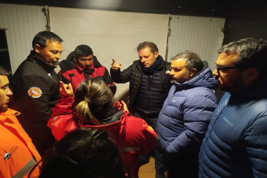 El ministro Natella supervisa el operativo de rescate de turistas en la cordillera