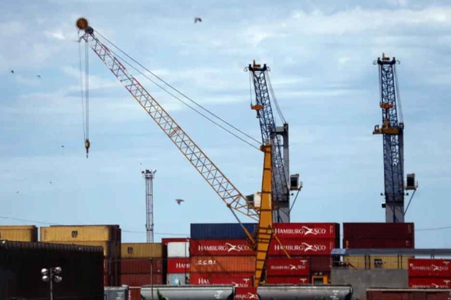 El Gobierno sancionará a los trabajadores por el paro portuario que frena el comercio exterior