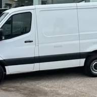 Tiene 17 años y está acusado de robar una camioneta Mercedes Benz