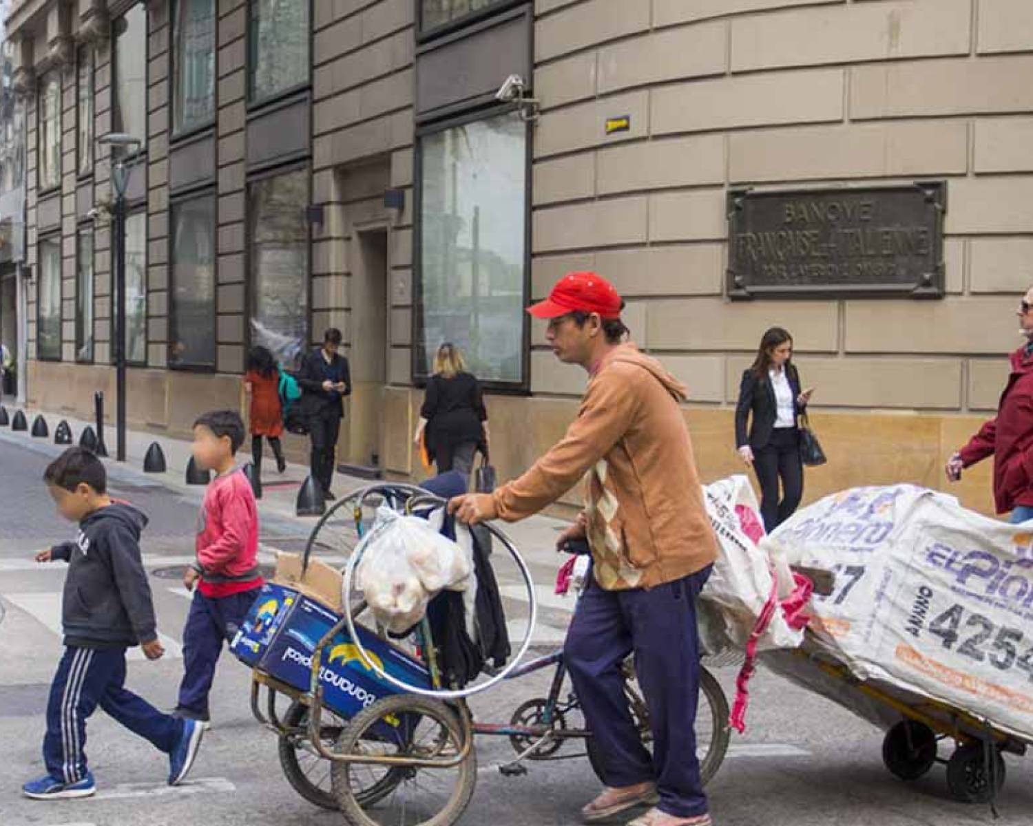El impactante dato de la realidad económica: casi cuatro de cada diez chicos no pueden comprarse ropa