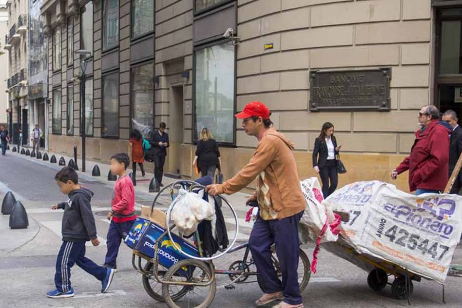 El impactante dato de la realidad económica: casi cuatro de cada diez chicos no pueden comprarse ropa