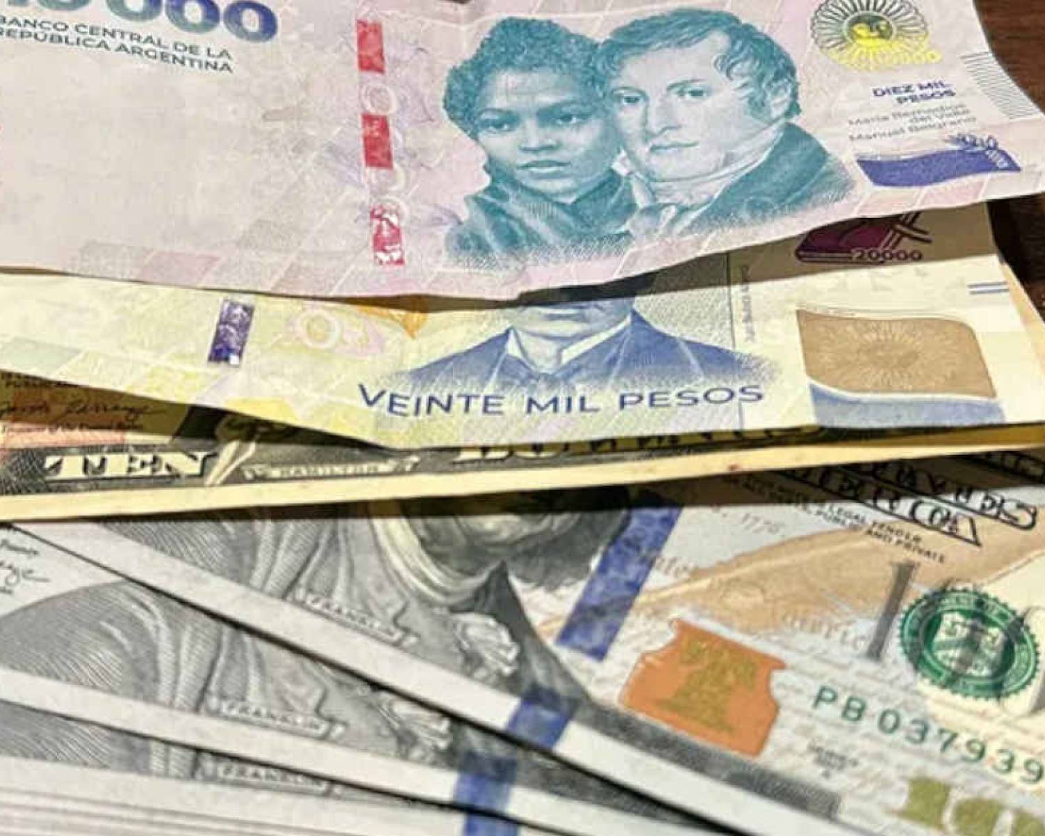 Hasta octubre el Gobierno toma las riendas del binomio dólar-tasa