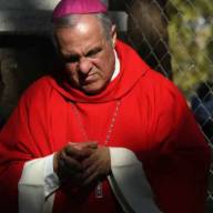 La Iglesia le llama la atención al Gobierno por el endeudamiento familiar en la previa de la visita del papa León XIV