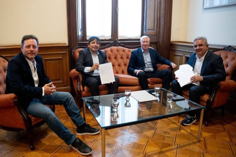 Jalil y Milei firmaron convenio para puesta en marcha de “zona franca” en Tinogasta