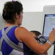 El Gobierno automatiza la verificación de controles de salud y escolaridad para el cobro de la AUH