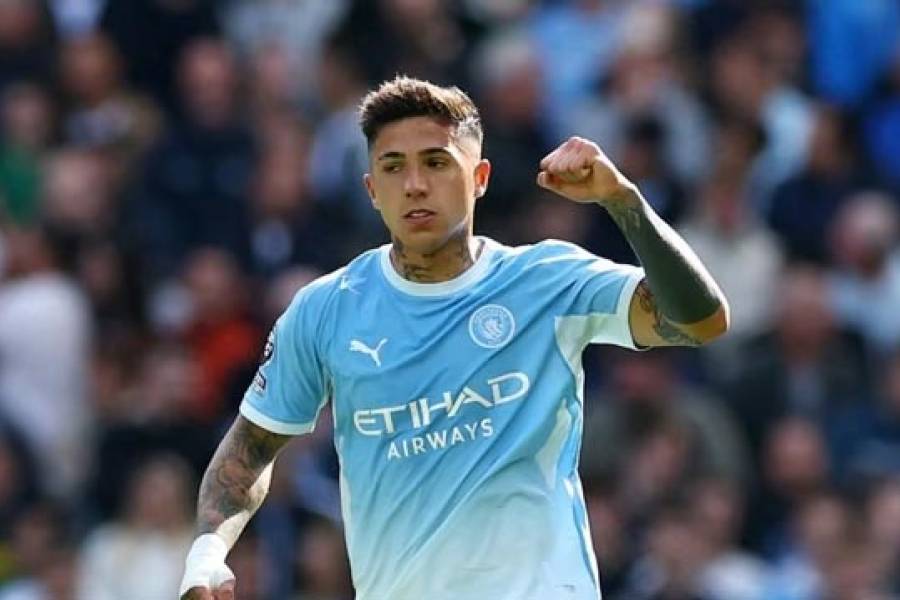 Amagó el centro y remató al arco: el golazo de tiro libre de Enzo Fernández con el que City abrió el mercador ante el Sunderland