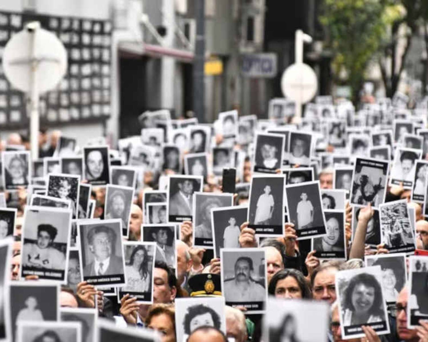 Procesaron a 7 iraníes y un libanés por el atentado a la sede de la AMIA