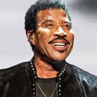 Lionel Richie regresa al hospital por un problema cardíaco