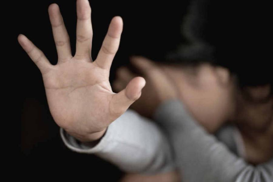 Víctima de doble abuso es acusada por daños materiales
