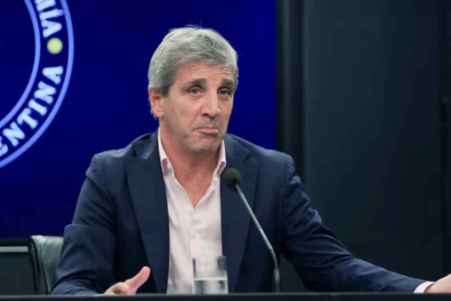 Caputo llamó “anticristo” a Kicillof y calificó de “miserables” a quienes piden devaluación