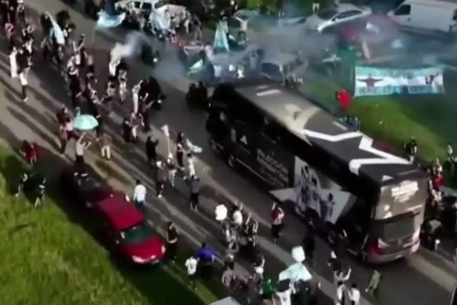 Una multitud acompañó a Lionel Messi y a la Selección argentina al 