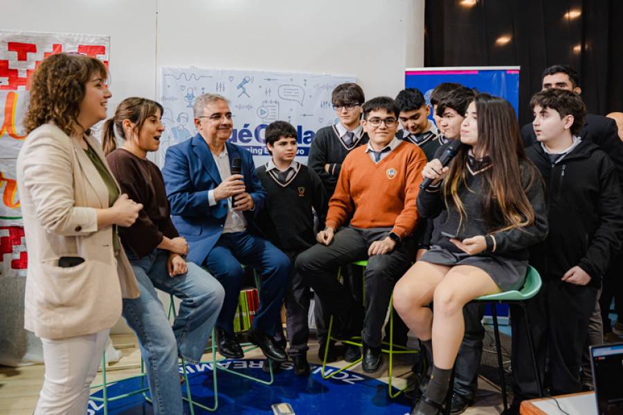 El Gobernador recorrió la Feria del Libro