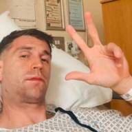 El Dibu Martínez llevó tranquilidad tras su operación de mandíbula: 