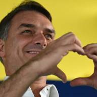 Flávio Bolsonaro: el avión detenido en Iguazú intentó salir del país como 