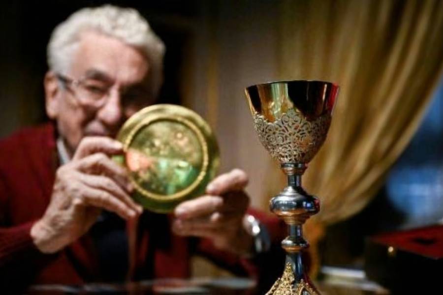 Juan Carlos Pallarols confecciona el Cáliz de la Paz para el papa León XIV con plata y municiones de Malvinas