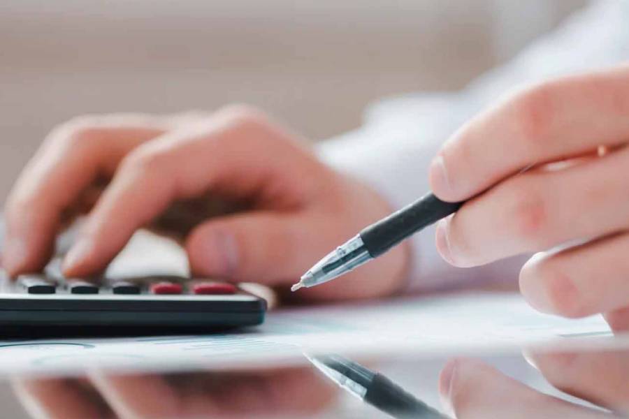 Las empresas prevén realizar entre tres y cuatro ajustes salariales en 2026, aunque estos terminarían por debajo de la inflación anual