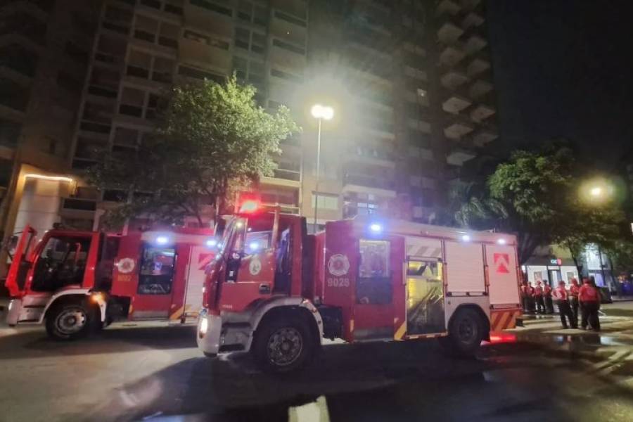 Córdoba: estudiante murió al lanzarse de un edificio que se incendiaba