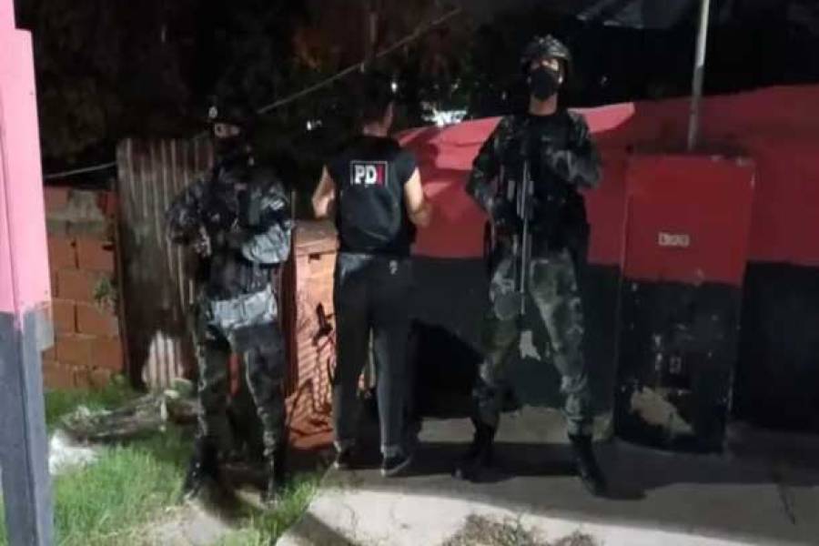 Operativos en Rosario: detuvieron a siete sospechosos por los asesinatos del playero y de los taxistas