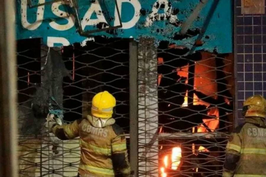 Impresionante incendio en Porto Alegre: hay al menos 10 muertos y varios desaparecidos