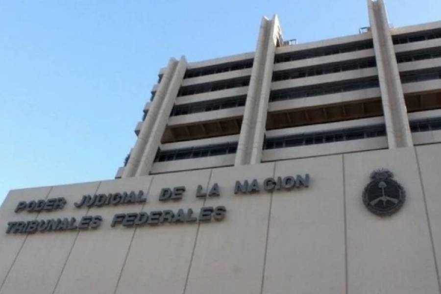 Un juez admitió una acción declarativa de inconstitucionalidad contra el DNU de Milei